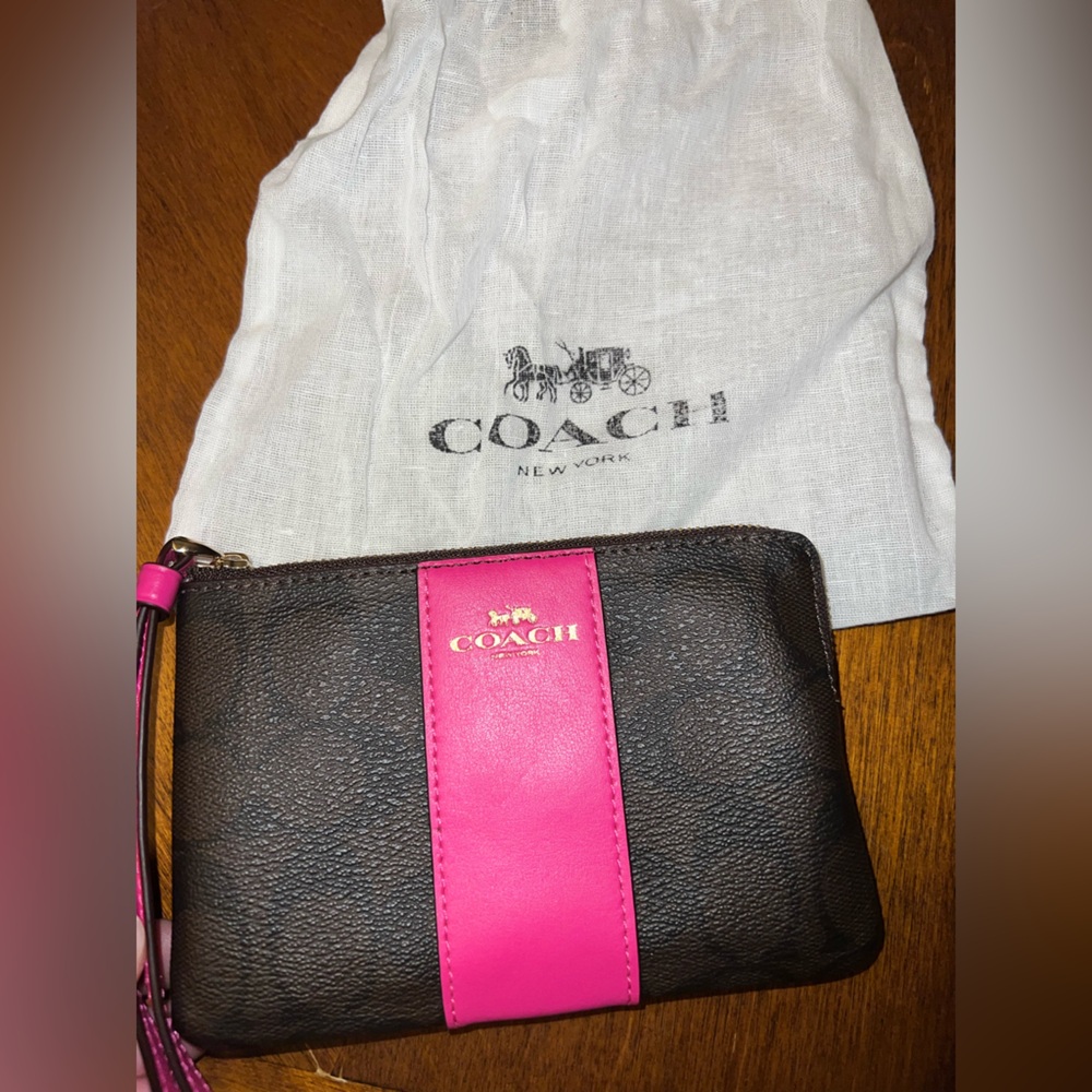 BNWT Coach wristlet